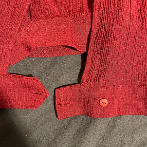 Red opened back blouse - Picture 4 of 4